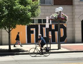 جرافيتي جورج فلويد وسط  مدينة كولومبوس في أوهايو 