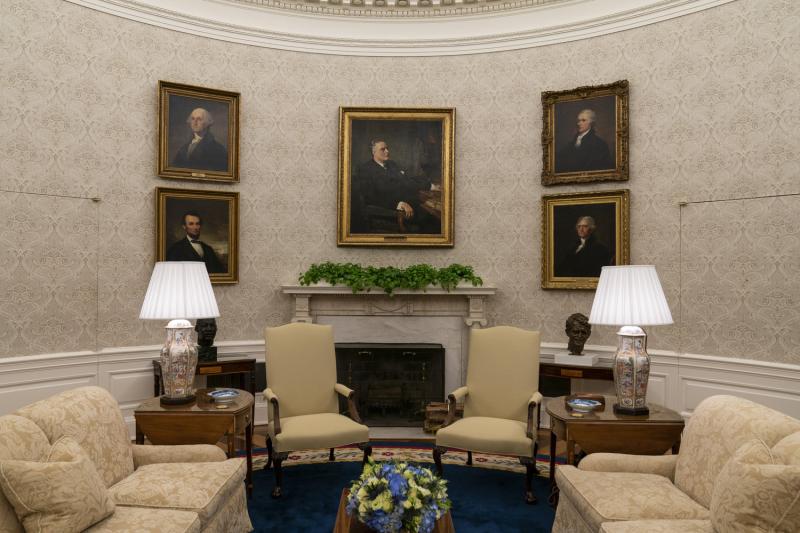 A portrait of Franklin D. Roosevelt hangs above the Oval Office fireplace. Portraits (clockwise from top left): George Washington, Alexander Hamilton, Thomas Jefferson and Abraham Lincoln. Martin Luther King Jr.'s bust is to the left; a bust of Robert Kennedy is on the right.