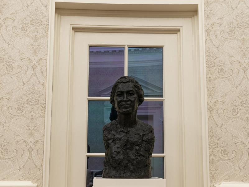 A bust of civil rights leader Rosa Parks in the Oval Office.