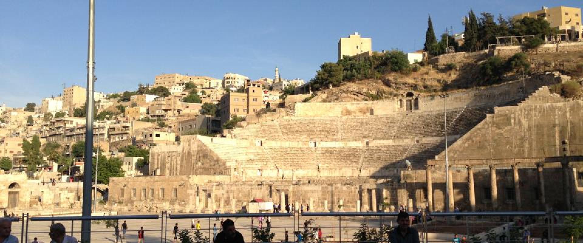 المدرج الروماني بوسط مدينة عمان