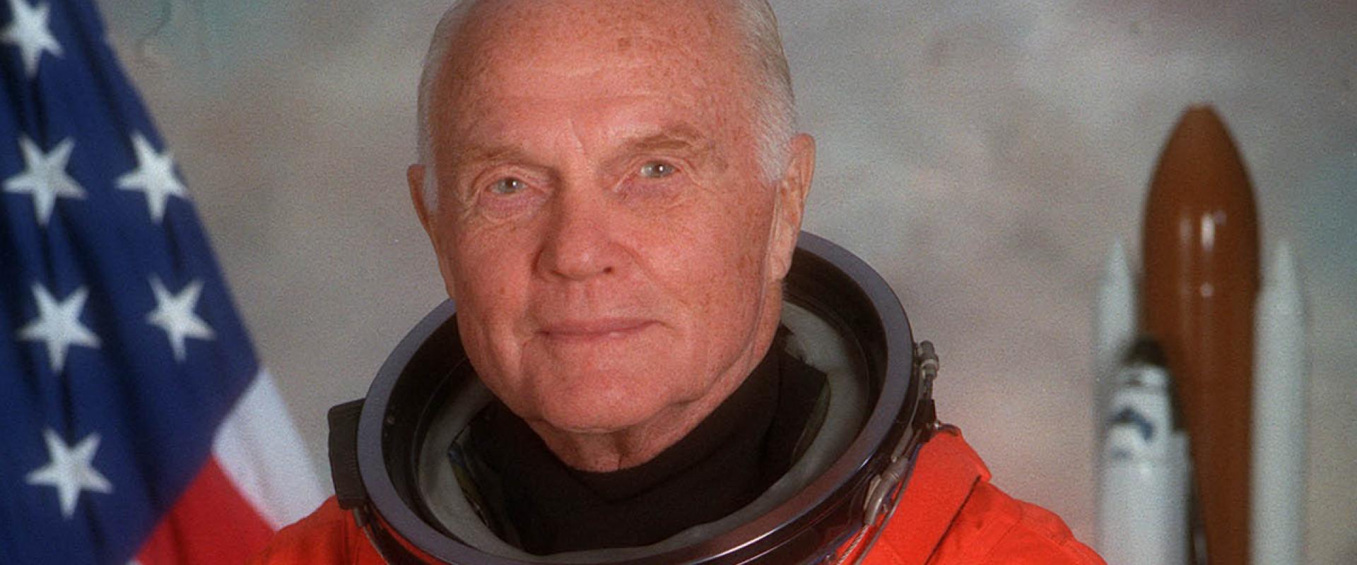 John Glenn مصدر الصورة  NPR John Glenn مصدر الصورة  NPR