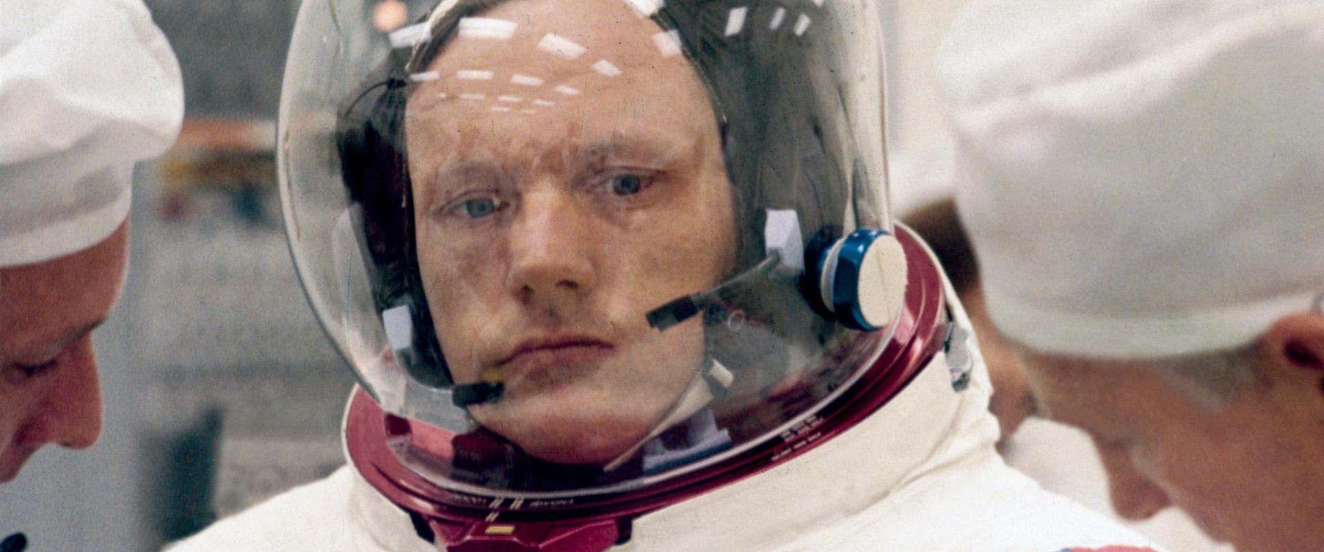 Neil Armstrong مصدر الصورة the NewYork  Times Neil Armstrong مصدر الصورة the NewYork  Times