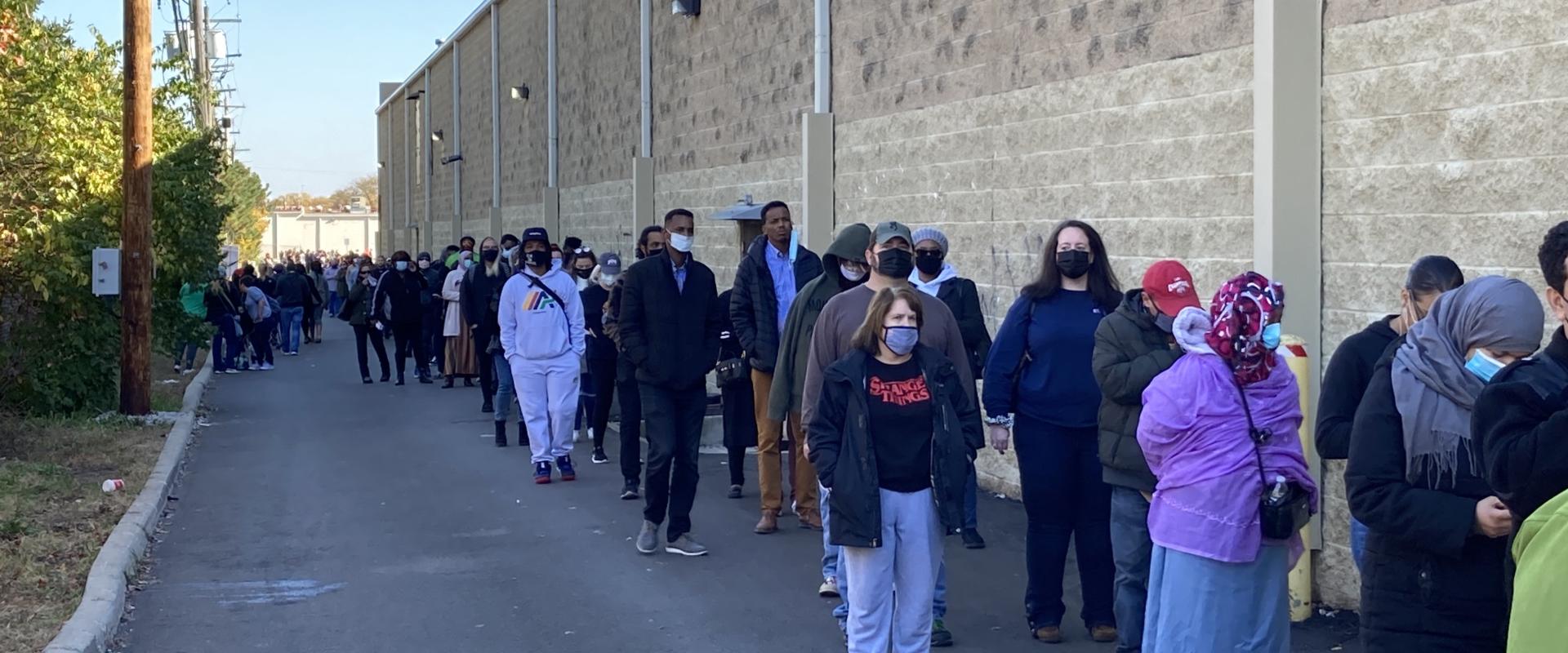 من أحد مراكز الاقتراع المبكر في أوهايو