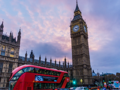 ساعة بيغ بن في لندن، صورة لـ Lucas Davies على unsplash 