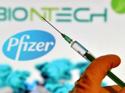 بيونتيك، Pfizer said deliveries of the vaccine were expected to begin by the end of the year © Sven Simon/DPA، الصورة نقلا عن فايننشال تايمز
