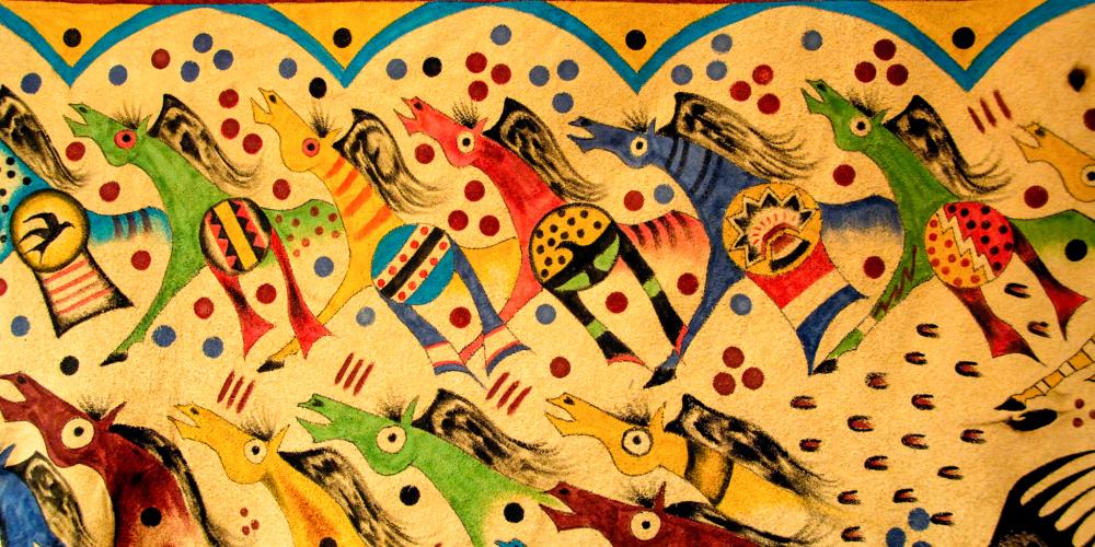 هذه اللوحة من جلد الغزلان لخيول منمنمة رسمها فنان من سكان لاكوتا (سيوكس) من ساوث داكوتا. (© Danita Delimont/Alamy) الصورة نقلا عن شير أمريكا هذه اللوحة من جلد الغزلان لخيول منمنمة رسمها فنان من سكان لاكوتا (سيوكس) من ساوث داكوتا. (© Danita Delimont/Alamy) الصورة نقلا عن شير أمريكا